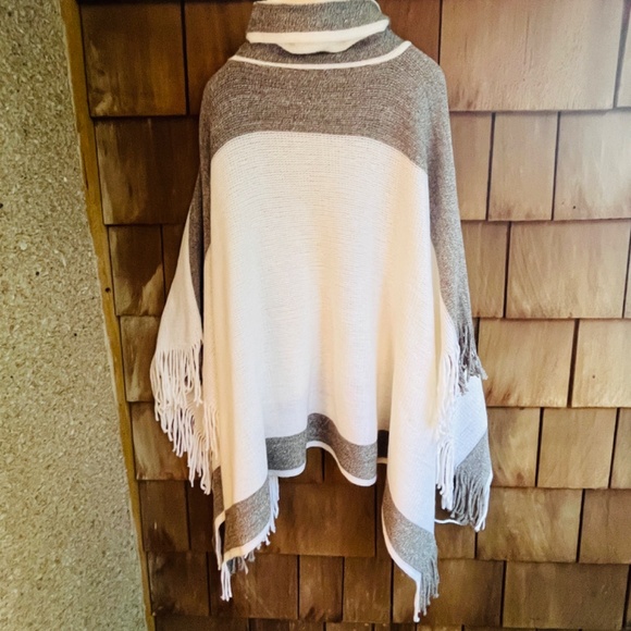La Vie En Rose Colour Block White Grey Knitted Turtleneck Poncho One Size - Picture 14 of 14